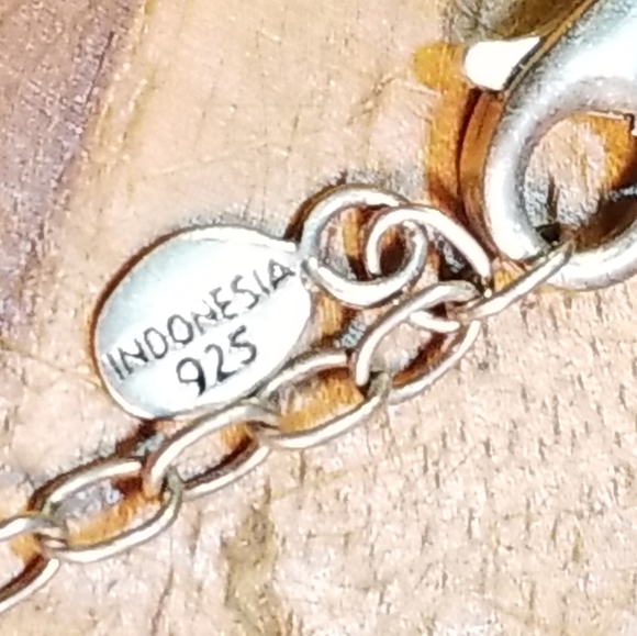 Indonesia 925 Resin Leaf Pendant - Picture 9 of 10